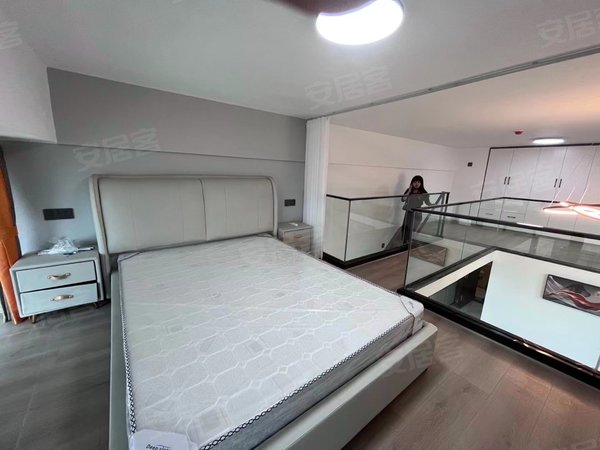 南昌新建长堎绿地中央公园(商住楼)万达广场旁精装大面积loft公寓出租