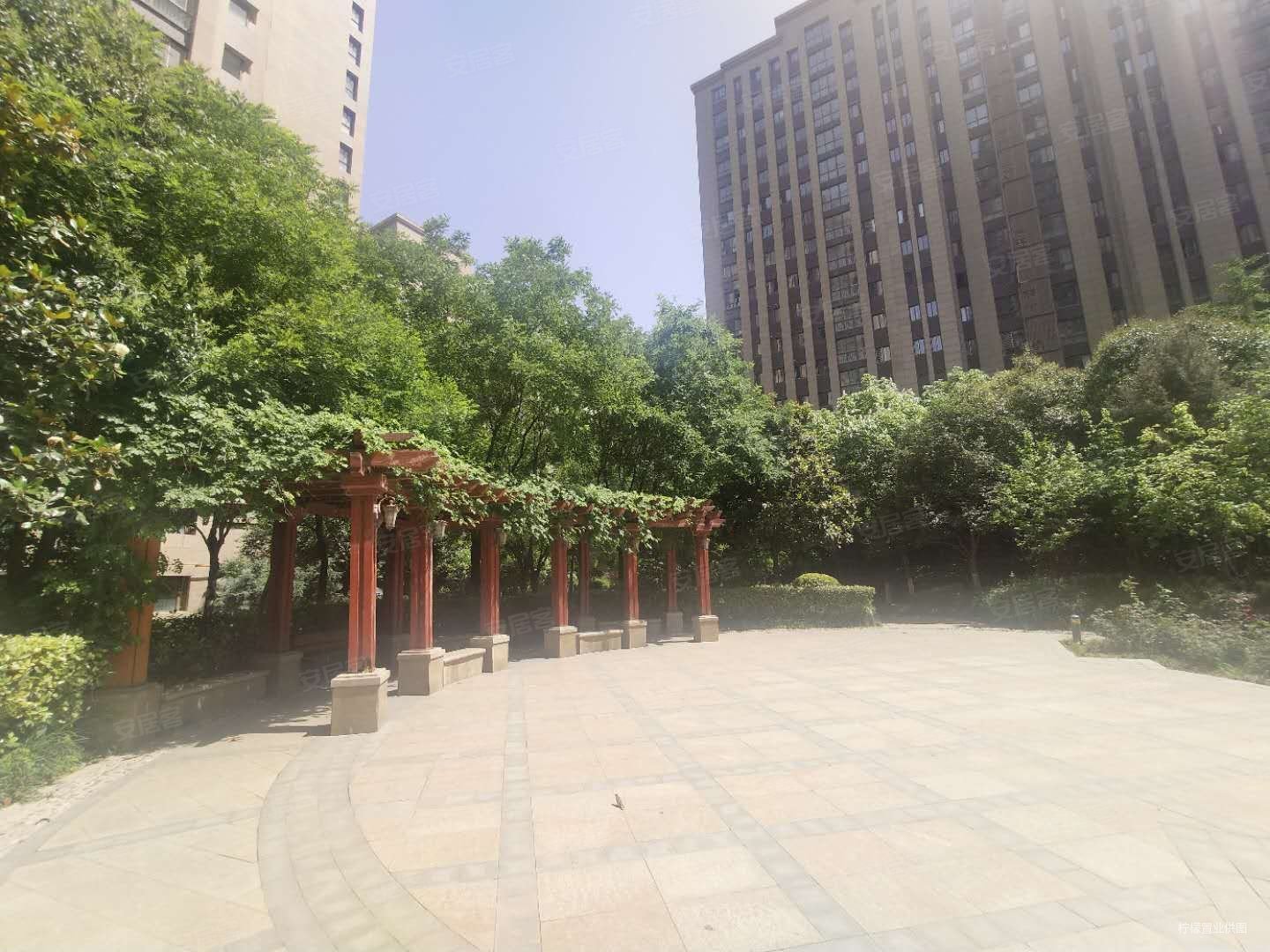 经发隔壁绿地开发魏玛公馆精装南北通透满五可按揭