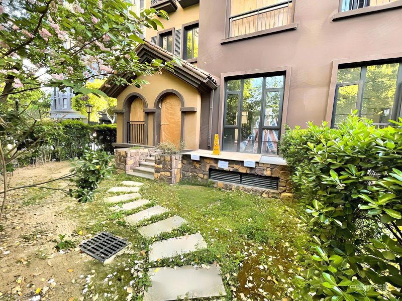 鼎元别院5室2厅3卫386.1㎡南北820万