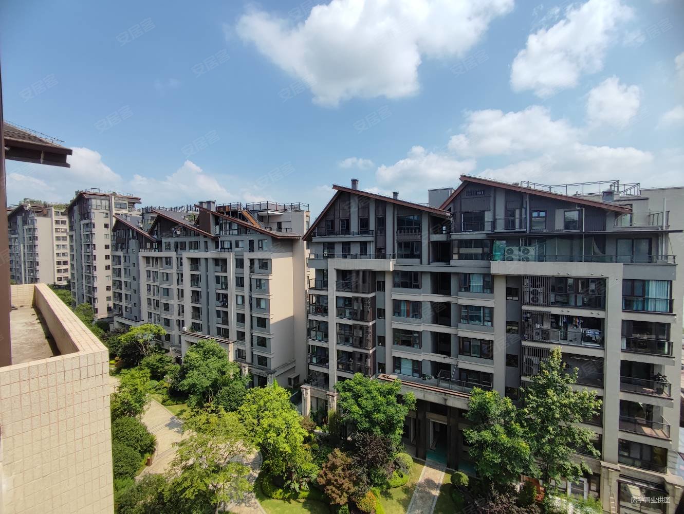 兴进漓江郡府丹桂府3室2厅2卫107㎡南北98万