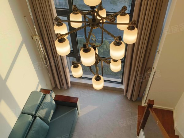 银泰百货旁,奥园广场loft,朝南全天采光,品质精装,拎包住