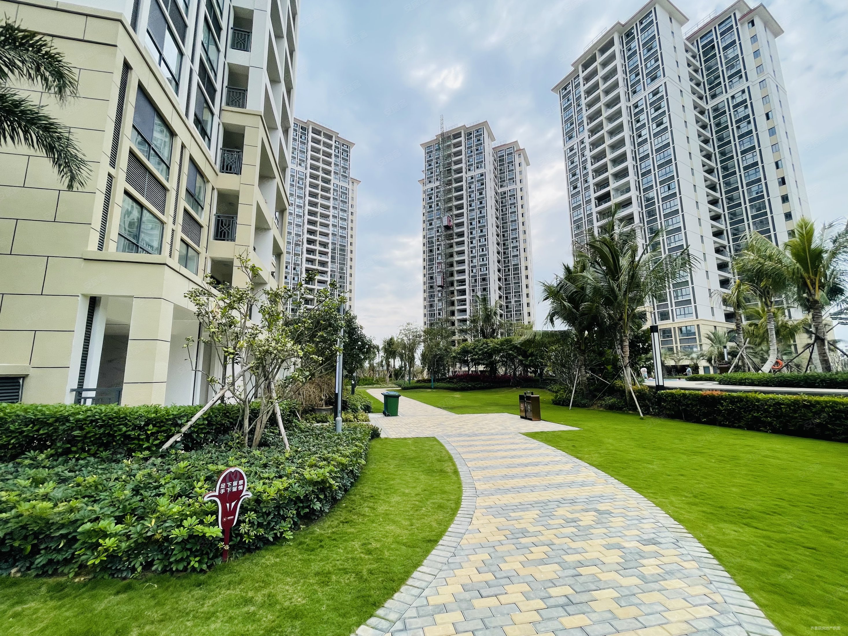 70年产权精装修可看房保利崖州湾现房双阳台