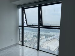 柳州城中人民广场空房出租 可见江 市中心，步步高傍 地王公馆 精装一房出租房源真实图片