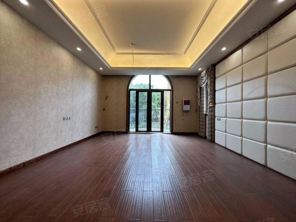 【多图】招商华侨城曦城一二期(别墅),新安租房,中空挑高的客厅 坐北朝南 独栋别墅 带大花园 4车位,宝安租房-深圳58安居客