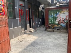 禹州禹州城区禹州东区老三高附近独院一楼三室一厅  简单家具家电带院子出入方便出租房源真实图片