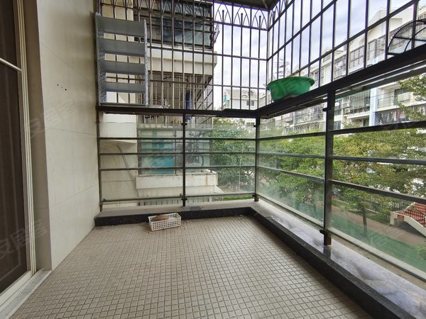 湖里中心小学旁特房华苑三房两厅两卫出租小区环境优美