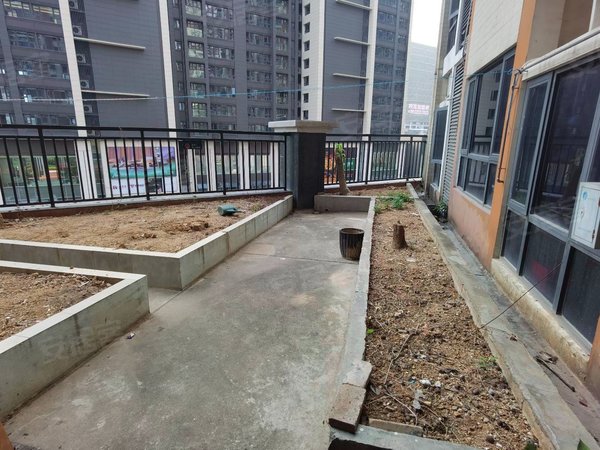 深圳宝安碧海湾中熙香缇湾花园可办租赁合同,可用,带露台的3房,全新