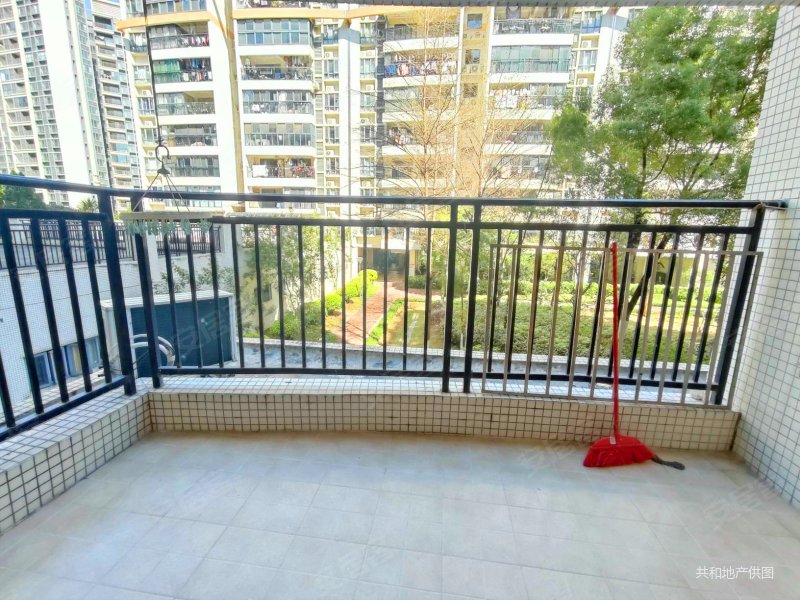 云峰花园刚需两房户型方正带平台近地铁业主急卖