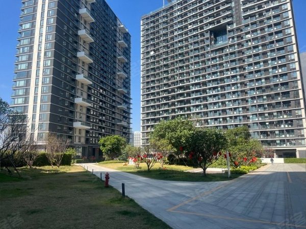 深圳宝安福永会展湾水岸广场刚刚空出,会展湾水岸广场精装修2室,全新