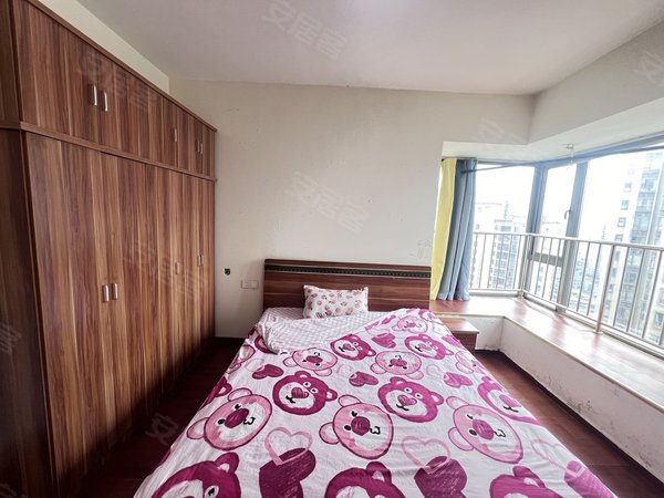 嘉州地铁口恒大中渝广场新光天地第二人民医院全是女生