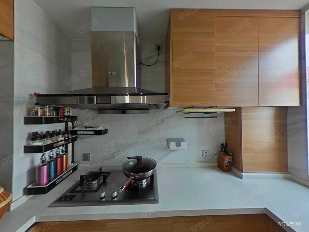 中建国际港4室1厅2卫153.64㎡南北650万