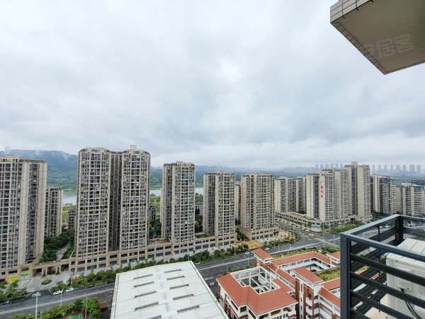 南宁良庆五象大道彰泰城a区彰泰城精装四房 地铁口直通地下停车场