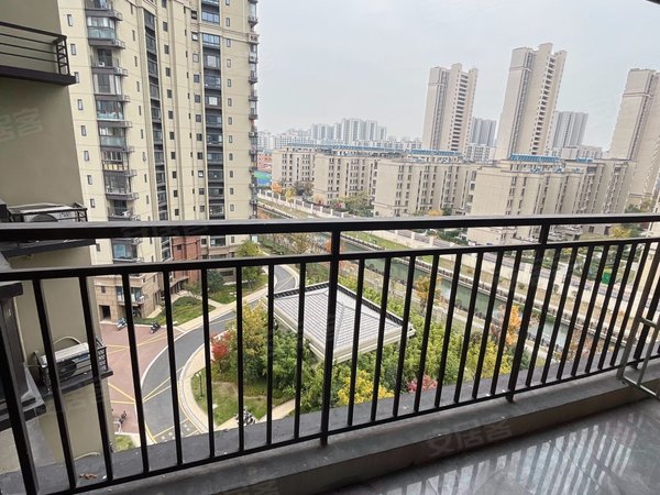 无锡新吴梅村上品花园房东直租没有中介费,电梯精装带大阳台大单间