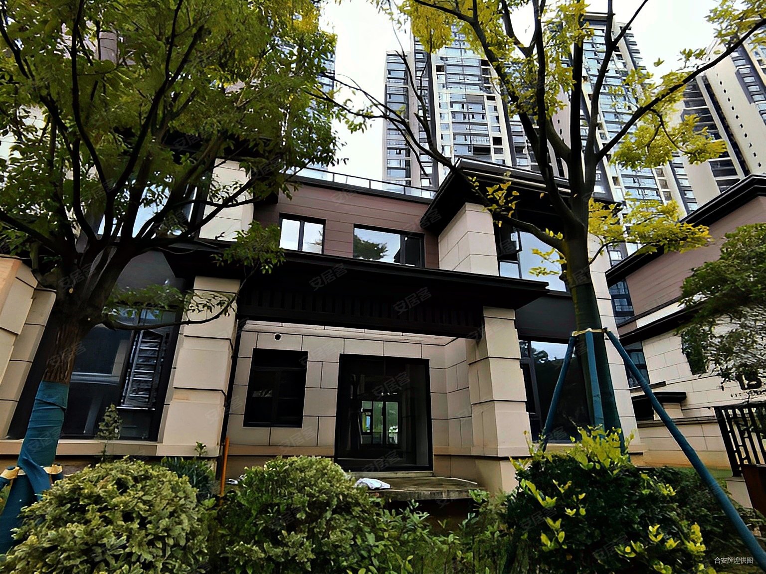 中铁阅山湖d组团(别墅)5室2厅3卫226.15㎡南北550万