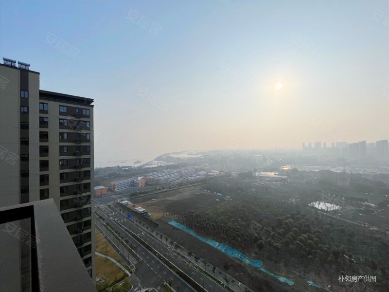 湖景房急售万科观湖小三房183万采光视野好