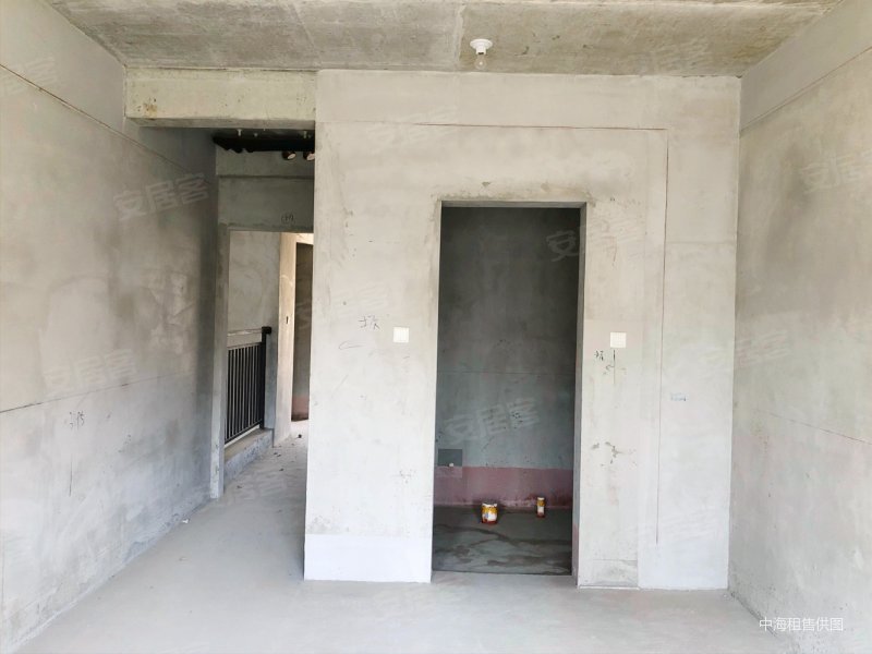 中海城屿墅 180平3室3卫上叠拼带露台 400w