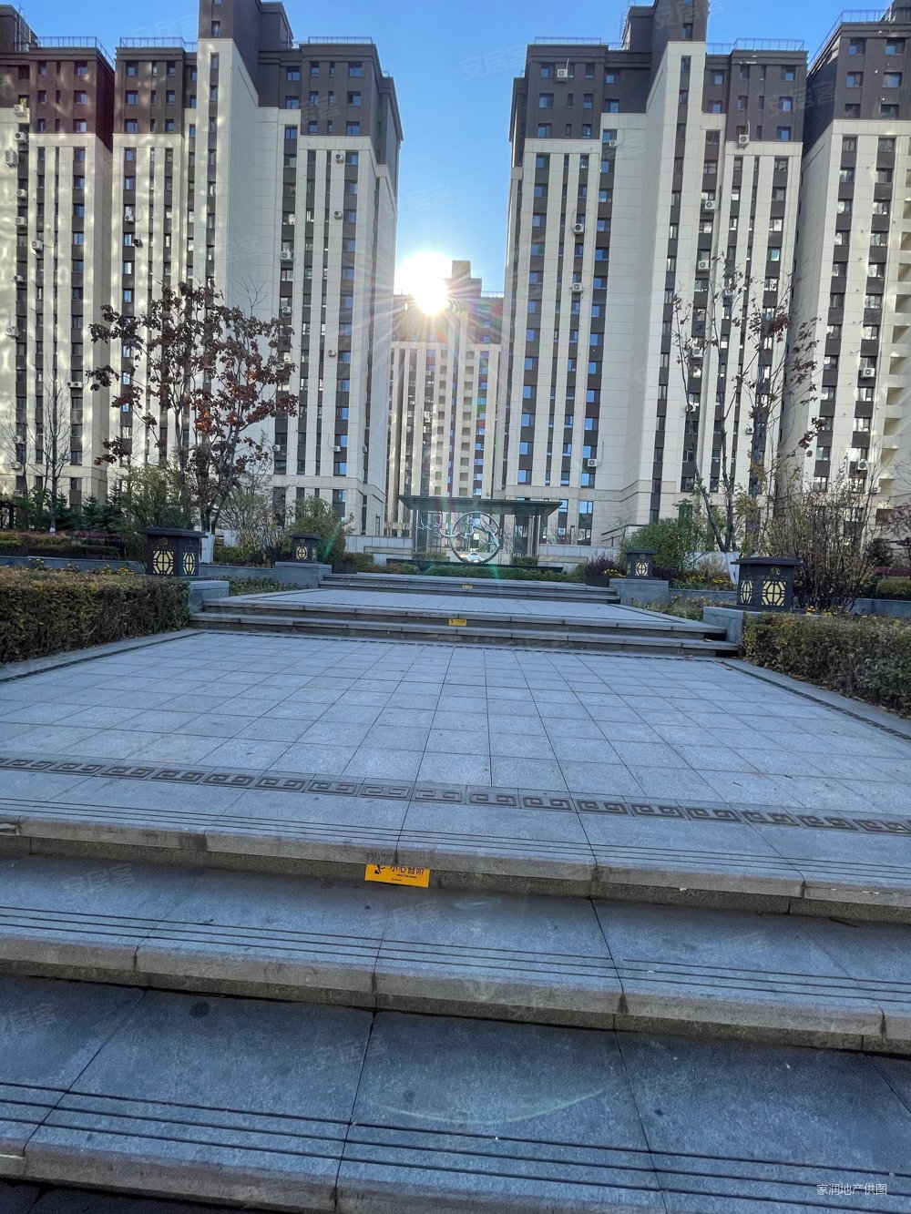 中海悦江府15楼三室两厅两卫全天采光视野好