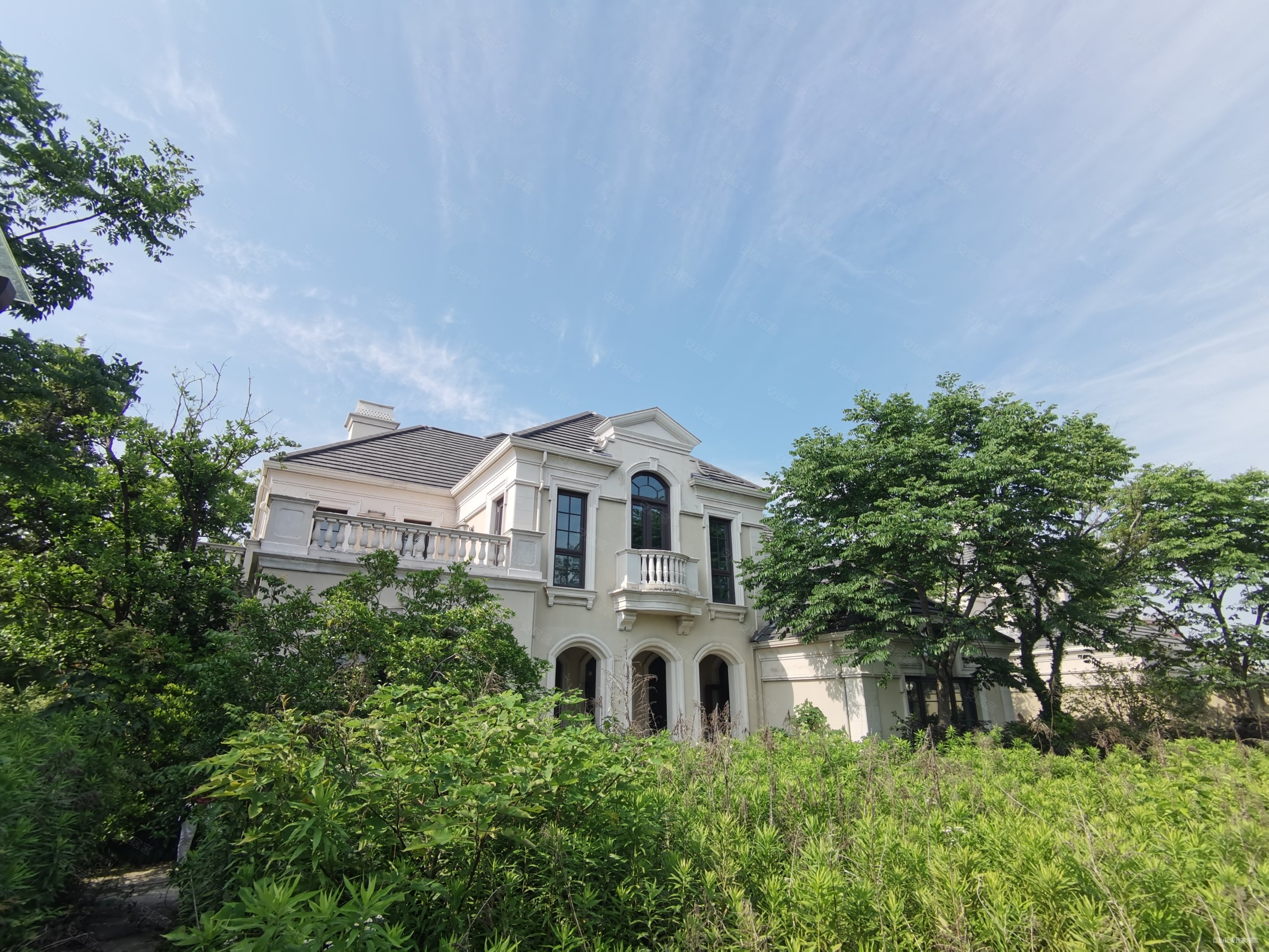 法式独栋别墅 绿城玫瑰园全新毛坯房占地1200平 临河位置,昆山市绿城