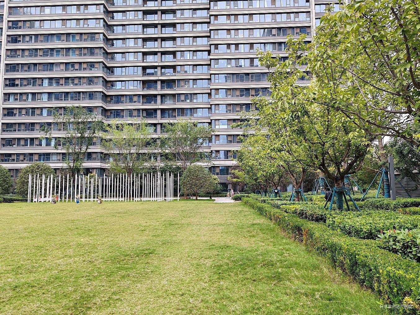 陆港绿城西安全运村芳菲郡3室2厅1卫99.09㎡南北216万