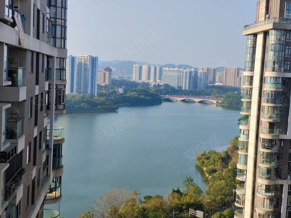 南宁西乡塘相思湖新区骋望骊都(南区)骋望骊都(南区) 3室2厅2卫 1800.