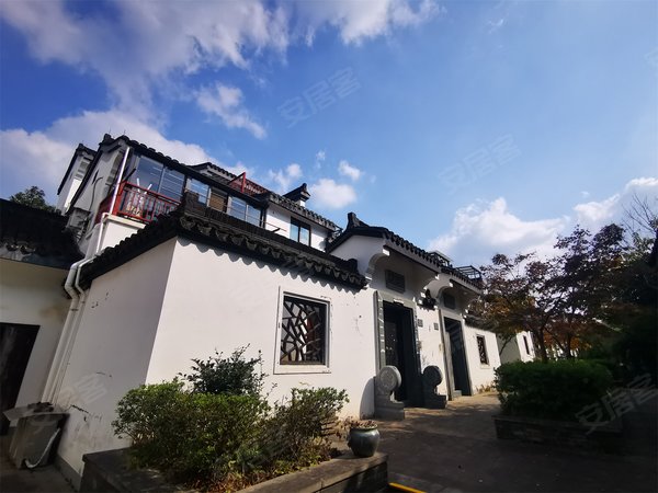 杭州富阳银湖九龙一号银湖野生动物园旁 简装中式排屋 共三层全套房