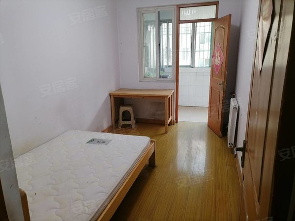 济宁任城盛泰广场银都花园怡景园银都花园三楼二室,家具家电,房子干净