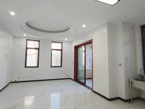 潍坊高新区新市府泰和上筑(别墅)可做会所占地一亩泰和上筑独栋别墅