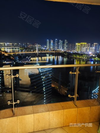 w随时看房 我在保利大江郡 江景四房 南北通透安静采光好