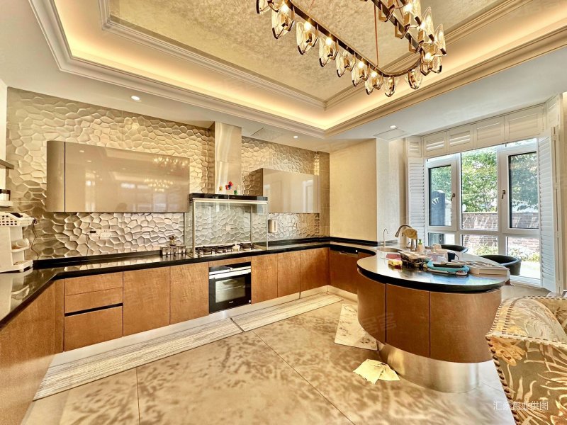 法式装修 内置电梯 千平大院  类独栋别墅 海信依云小镇