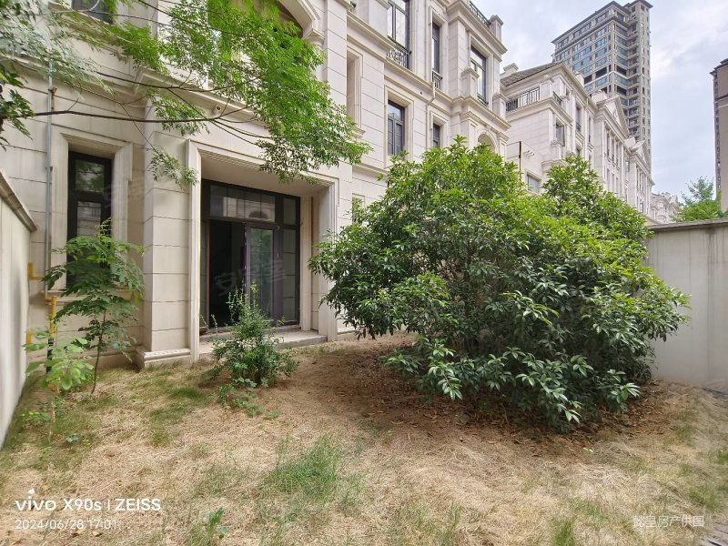 凯瑞国宝花园(别墅)6室3厅6卫360㎡南北630万