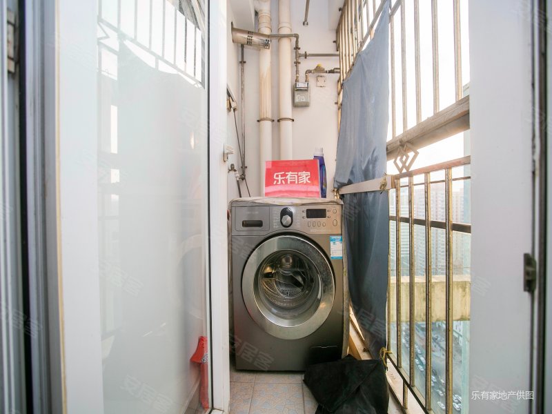 南山地铁口,来福士商圈,保  格,总价的,还可以刀