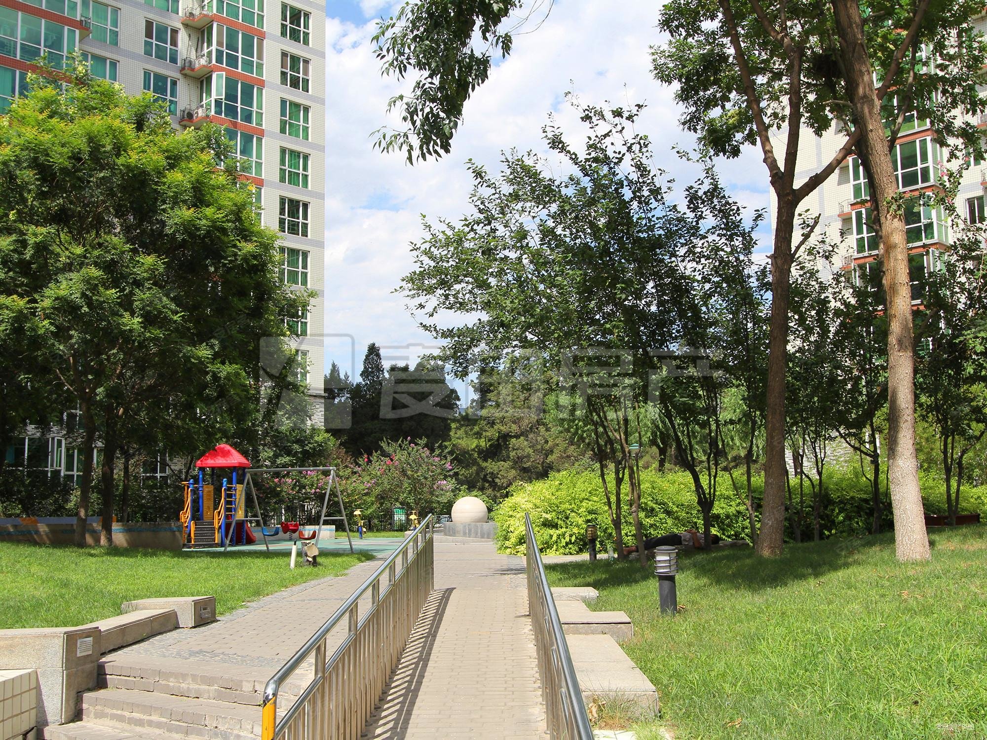 世纪新景园3室2厅2卫185㎡南北2000万