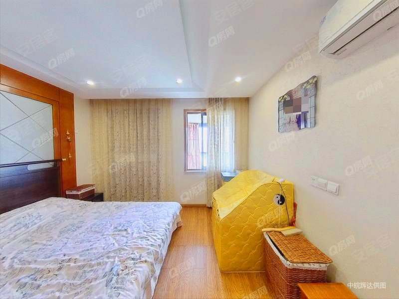 121平290万 银马公寓 精装电梯大三房 双本位子在