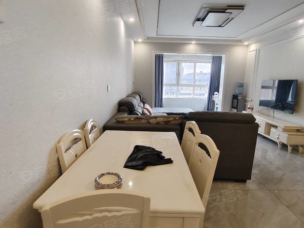 凉山西昌西客站泸川苑西部新城，电梯套三，装修温馨，带家具家电，可短租，可半年付出租房源真实图片