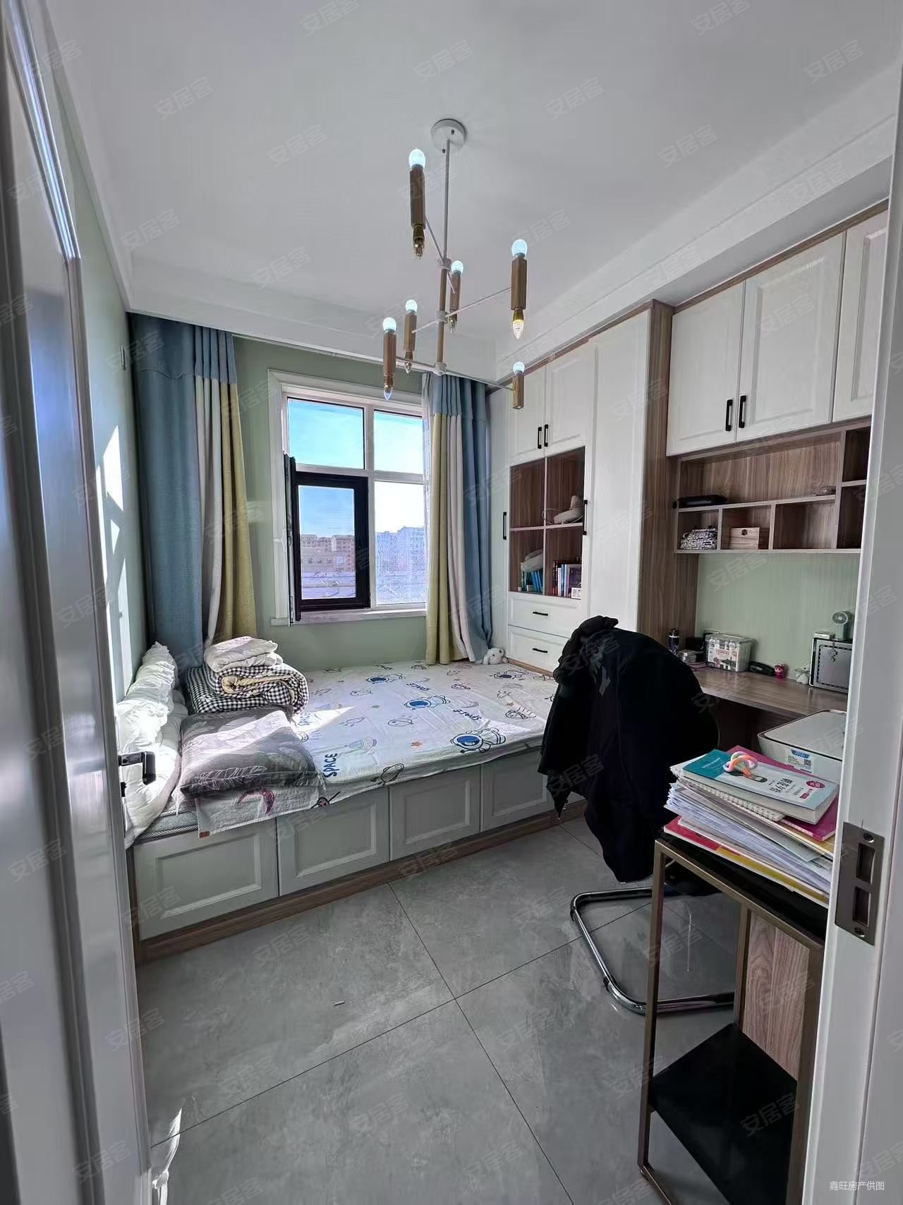 星河瑞城3室2厅2卫147㎡南北140万