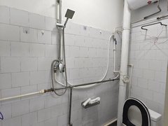 锦州凌河松坡路松坡园一室一厅一卫季度租600一个月可以洗澡。有热水器洗衣机出租房源真实图片