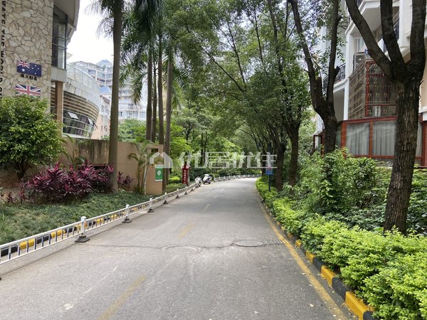 南宁青秀凤岭北塞纳维拉花园房子户型方正 采光好 装修好 南北通透