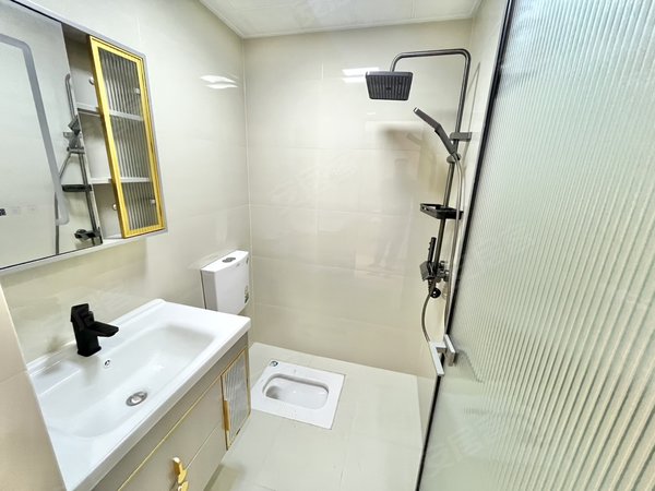 乐山市中新广场瑞松中心城简单干净的租房！长期出租优先！瑞松中心城标准的大两房！出租房源真实图片