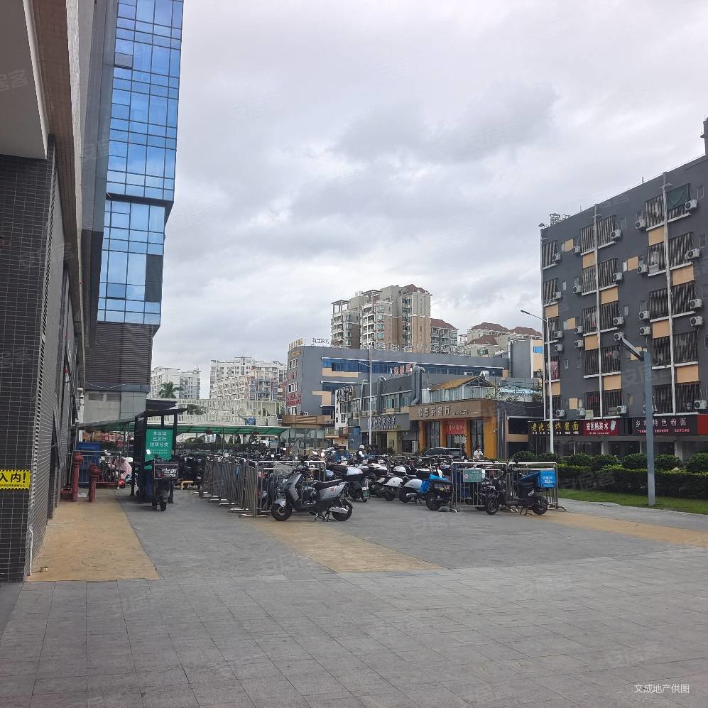 南城ucc旁 峰汇广场 精装四房 可改五房 急售一百可以卖,g1蜂汇二手房