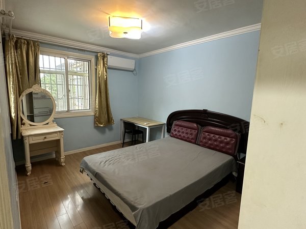 上海虹口凉城华东公寓3号线旁 精装 电梯双南两房 拎包入住出租房源