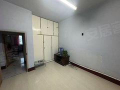 本溪明山春明技校附近技校小桥旁步梯7楼顶楼双室南北通透地势平坦无坡出租房源真实图片