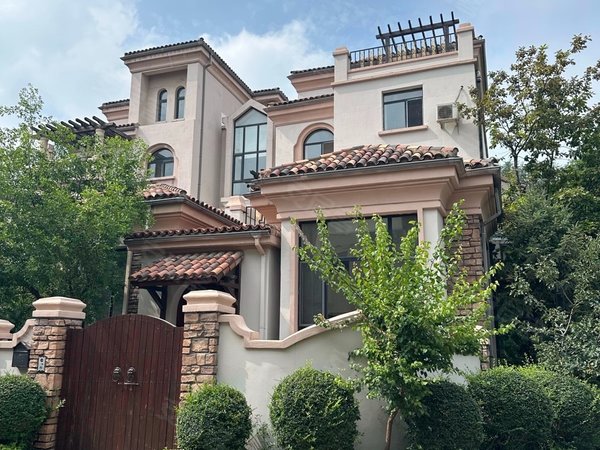 沈阳浑南棋盘山桑堤亚纳独栋别墅出租 超大花园 两个车库 500 豪宅