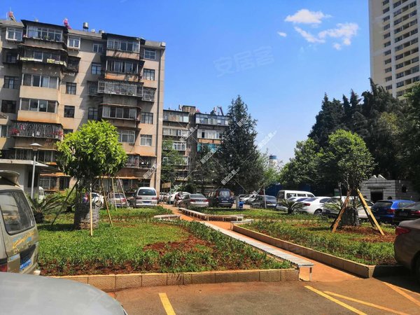 昆明五华莲花片区云南民族大学北院教职工住宅小区五华区小菜园地铁口