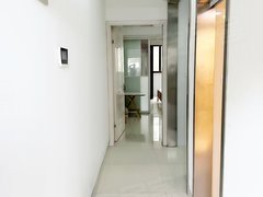 东辰公寓电梯精装朝阳一房一厅一卫，设施齐全，停车免费包含物业