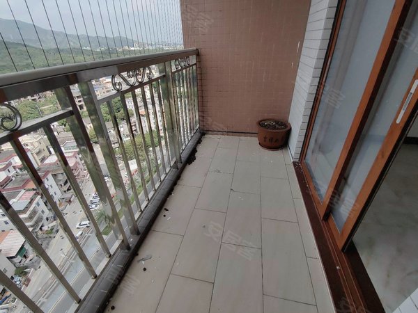 深圳大鹏新区大鹏下沙新村(大鹏)下沙金沙苑复式五房三厅三卫,空房