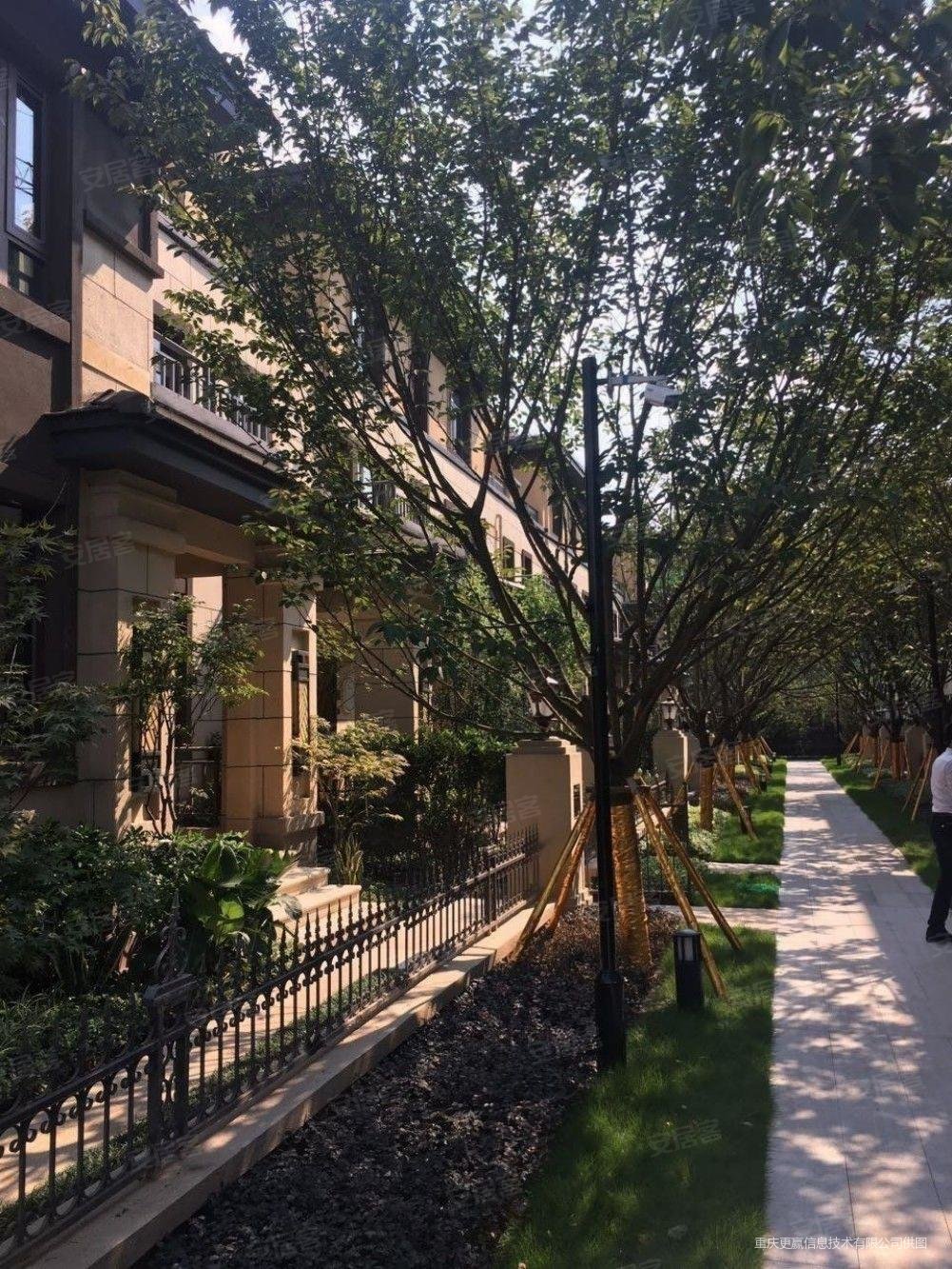 恒大翡翠湾叠拼别墅!带大花园!限时清盘!地处两江新区.