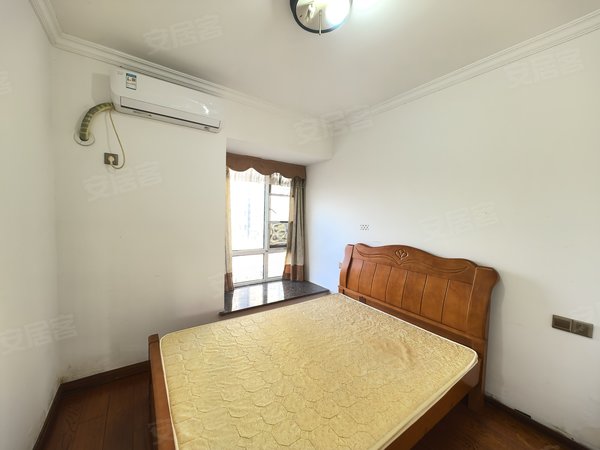 南昌红谷滩九龙湖南昌万达文化旅游城C区万达城C区,精装修三房,家电家具齐全,离地铁50米的距离出租房源真实图片