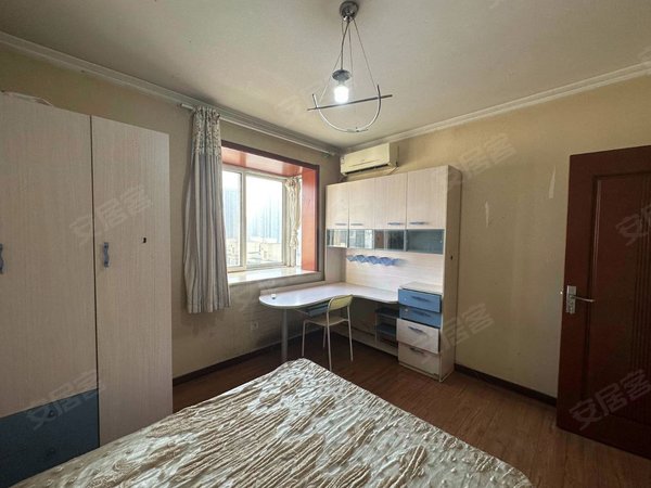 西安新城东五路铭湖景园三室两厅一卫一厨,电梯房,大明宫地铁口.