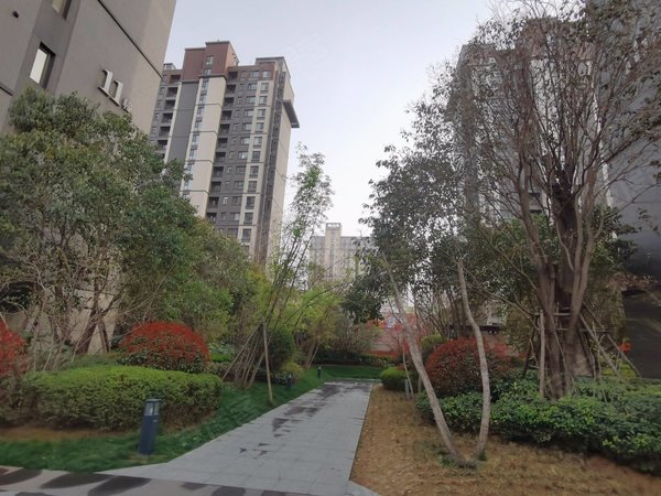 郑州航空港北港永威南樾福苑永威南樾福苑 97平3室 南北通透 精装修