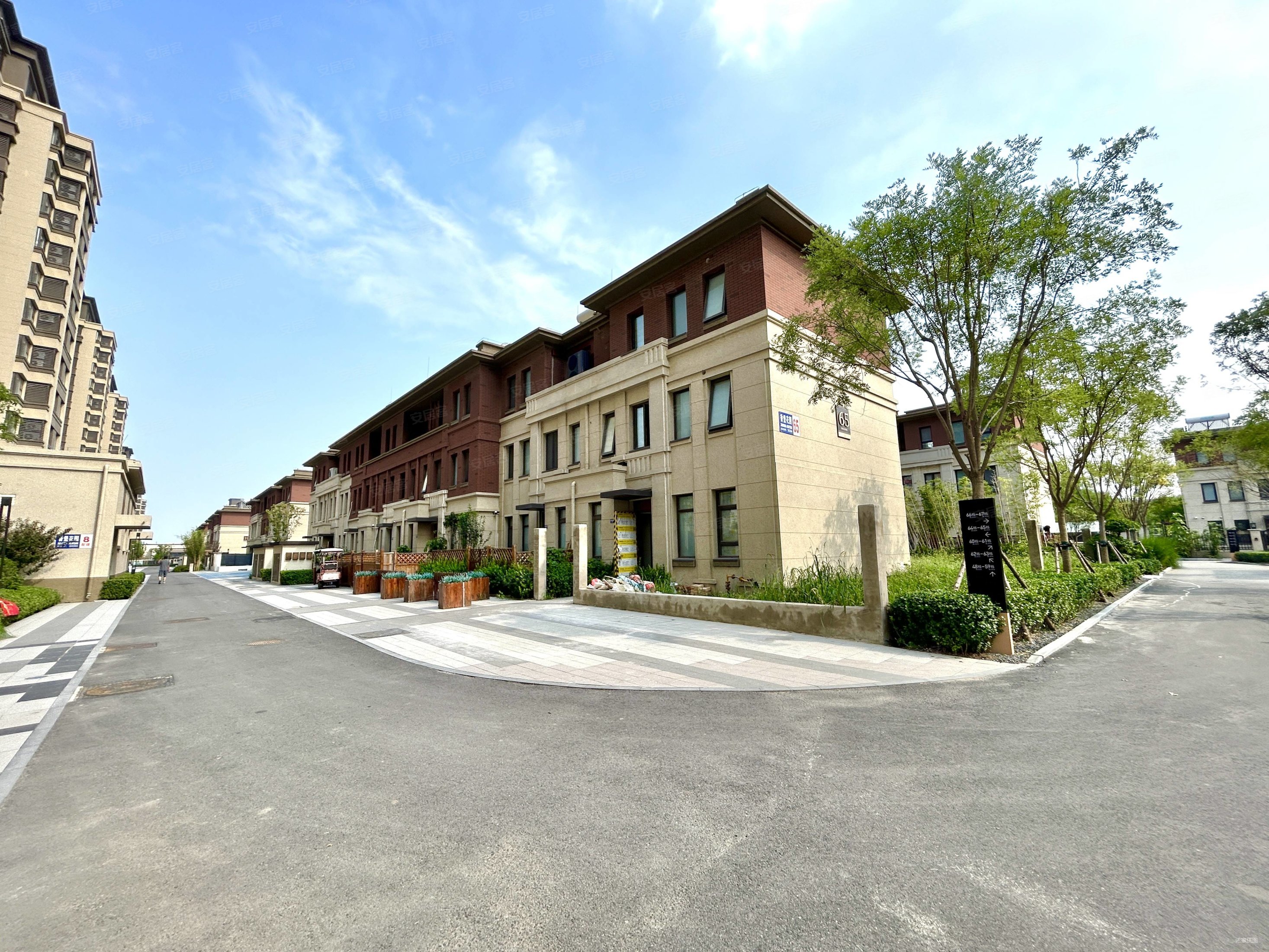 鲲栖府香堡花园(别墅)3室2厅3卫144㎡南北300万